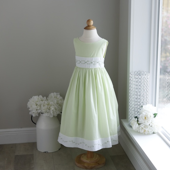 Strasburg Dress Sleeveless Apple Green With Embroidery Size 5/6 Spring Portrait - Picture 4 of 7
